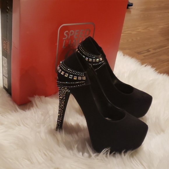 Heels - Picture 4 of 5